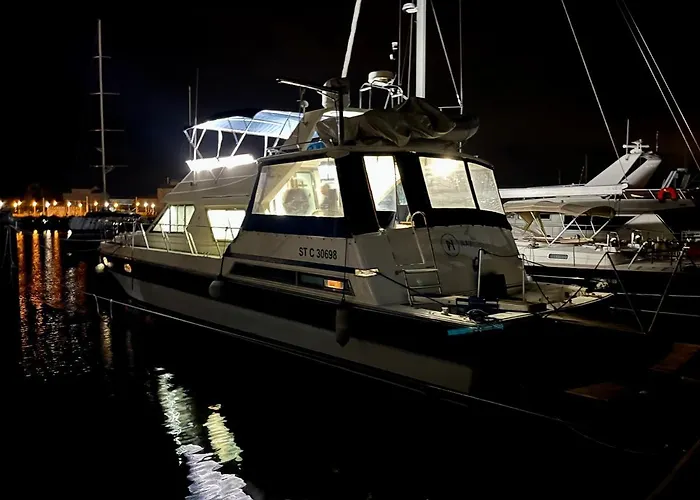 Navi Yacht A Sete, 2 A 8 Couchages, Privatif