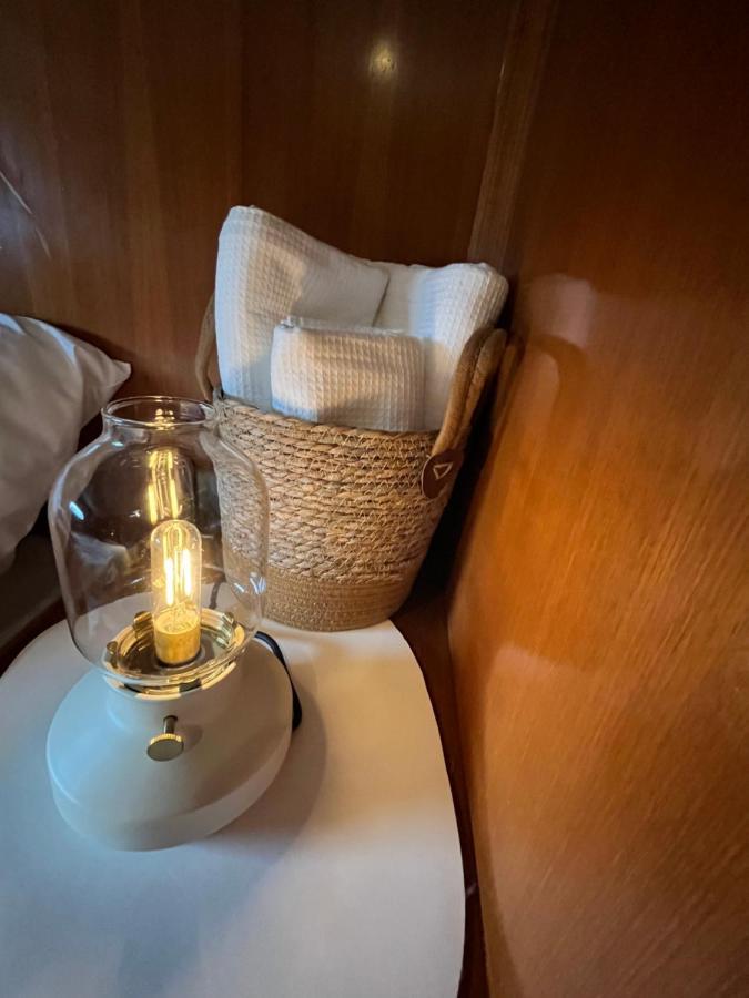 Botel Navi Yacht A Sete, 2 A 8 Couchages, Privatif