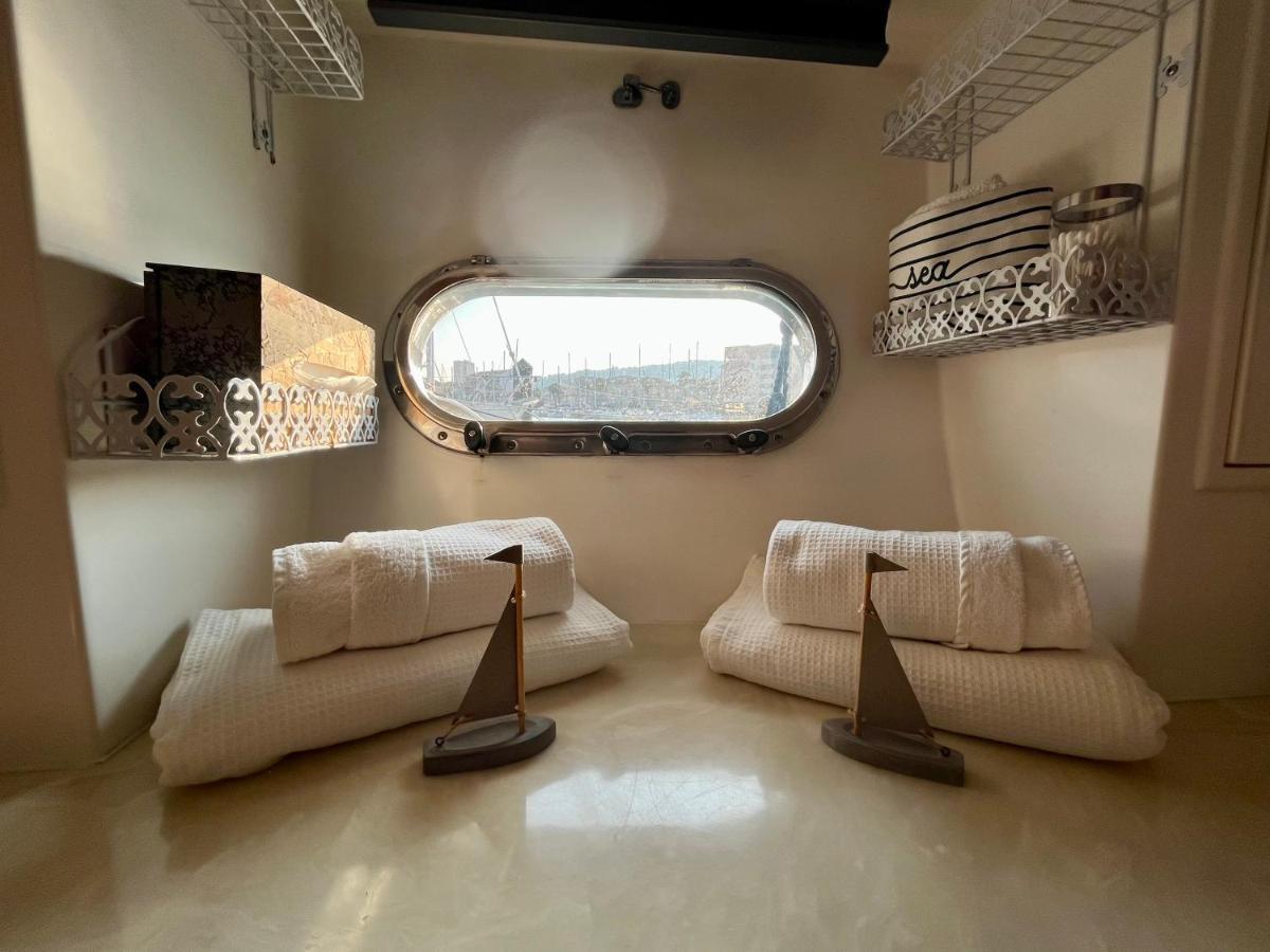 Navi Yacht A Sete, 2 A 8 Couchages, Privatif