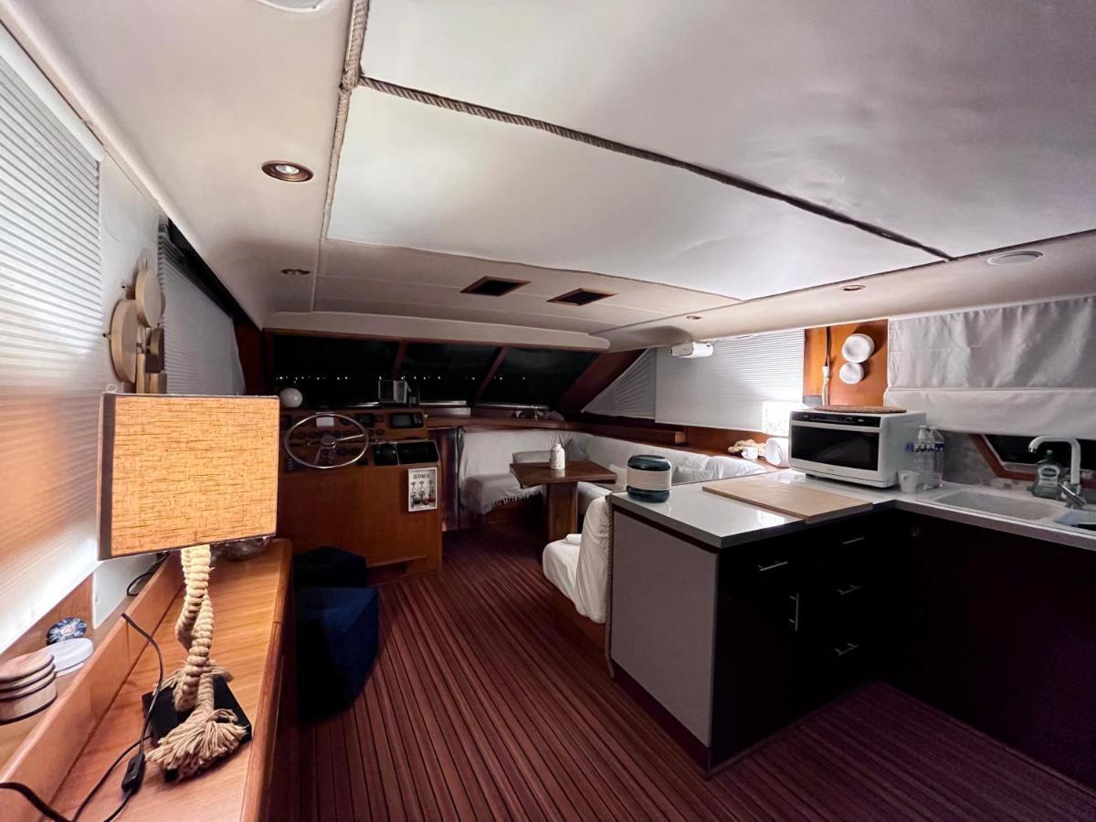 Navi Yacht A Sete, 2 A 8 Couchages, Privatif