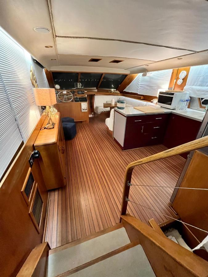 Navi Yacht A Sete, 2 A 8 Couchages, Privatif *