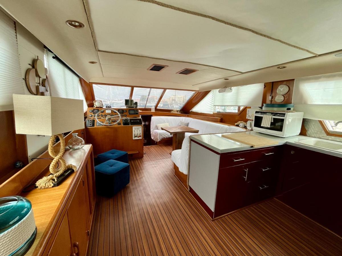 Navi Yacht A Sete, 2 A 8 Couchages, Privatif *