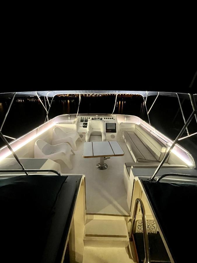 Navi Yacht A Sete, 2 A 8 Couchages, Privatif Botel
