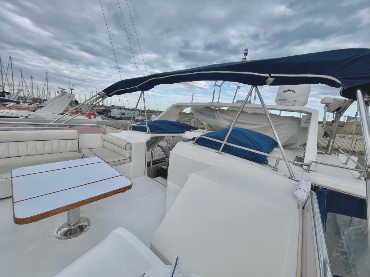 Botel Navi Yacht A Sete, 2 A 8 Couchages, Privatif Sète