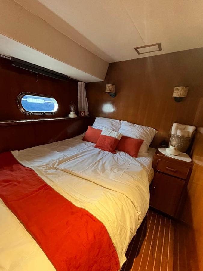 Navi Yacht A Sete, 2 A 8 Couchages, Privatif