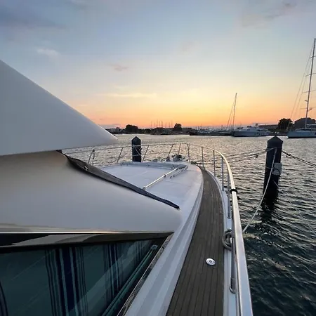 Navi Yacht A Sete, 2 A 8 Couchages, Privatif Hotel Exterior photo
