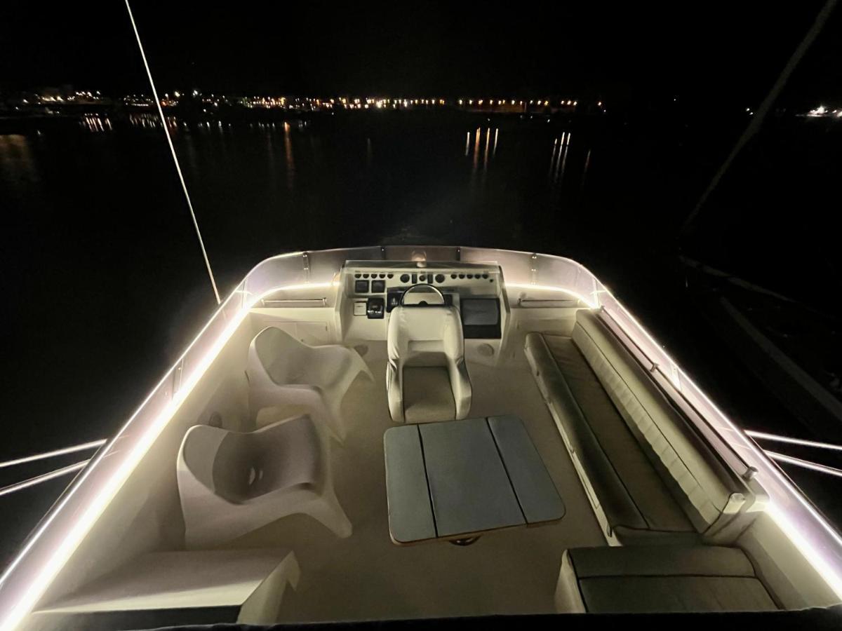 Botel Navi Yacht A Sete, 2 A 8 Couchages, Privatif
