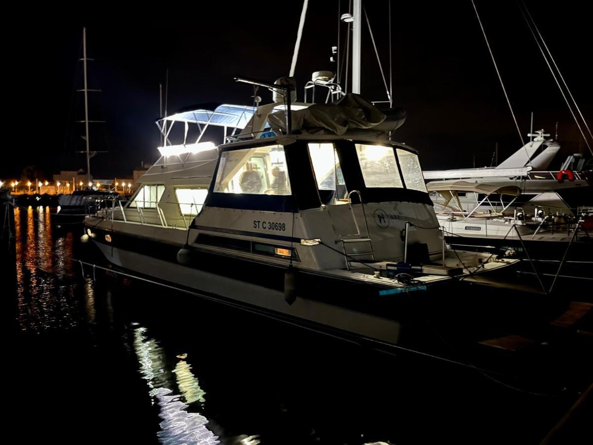 Navi Yacht A Sete, 2 A 8 Couchages, Privatif Botel *