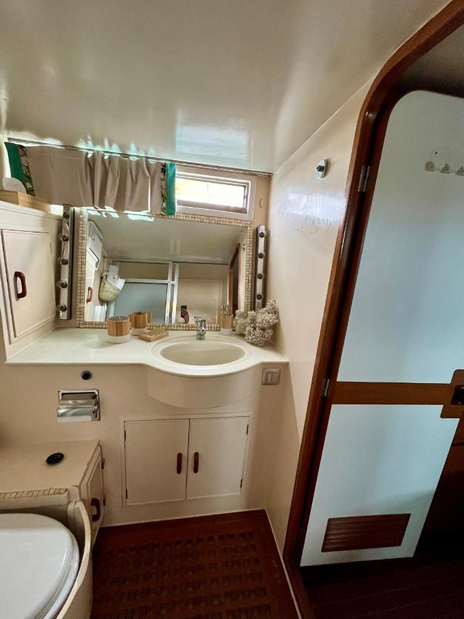 Navi Yacht A Sete, 2 A 8 Couchages, Privatif Botel *
