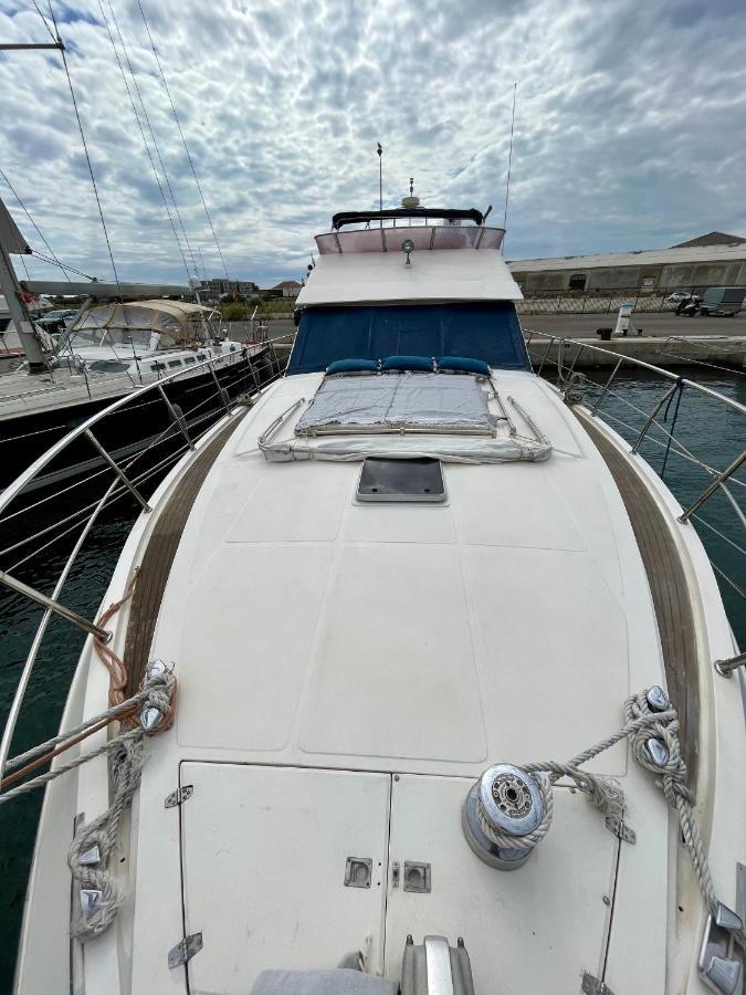 Navi Yacht A Sete, 2 A 8 Couchages, Privatif * Sete