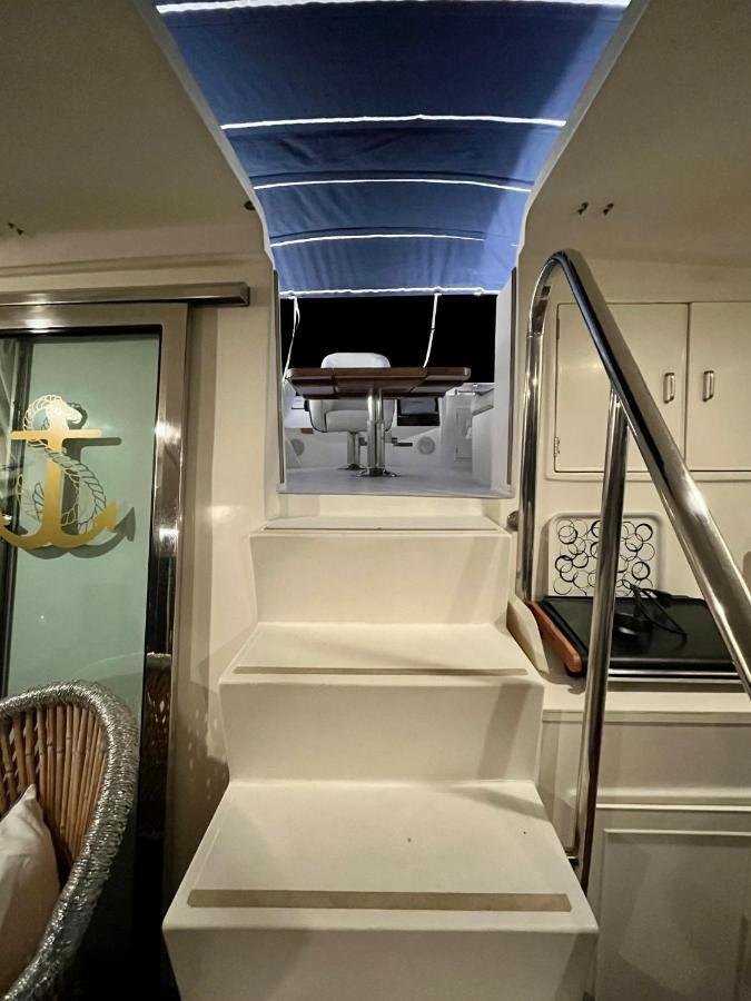 Navi Yacht A Sete, 2 A 8 Couchages, Privatif * Sete