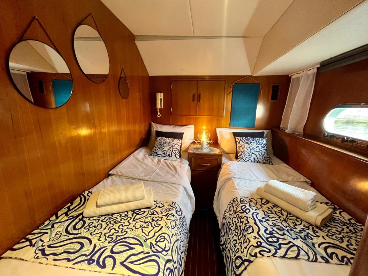 Navi Yacht A Sete, 2 A 8 Couchages, Privatif Botel Sete