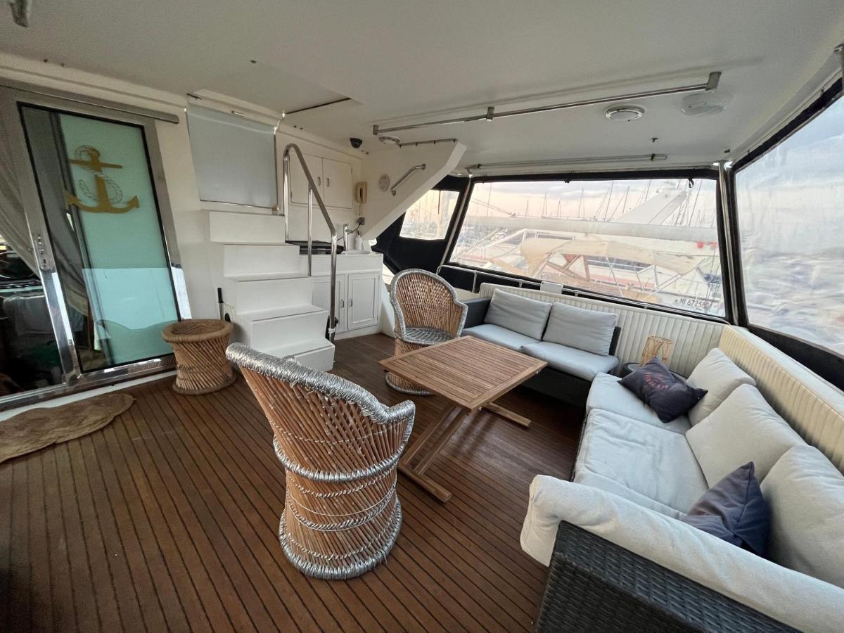 Navi Yacht A Sete, 2 A 8 Couchages, Privatif *