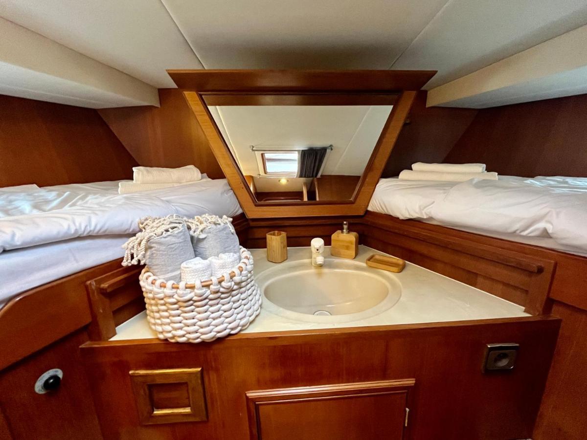 Navi Yacht A Sete, 2 A 8 Couchages, Privatif Botel