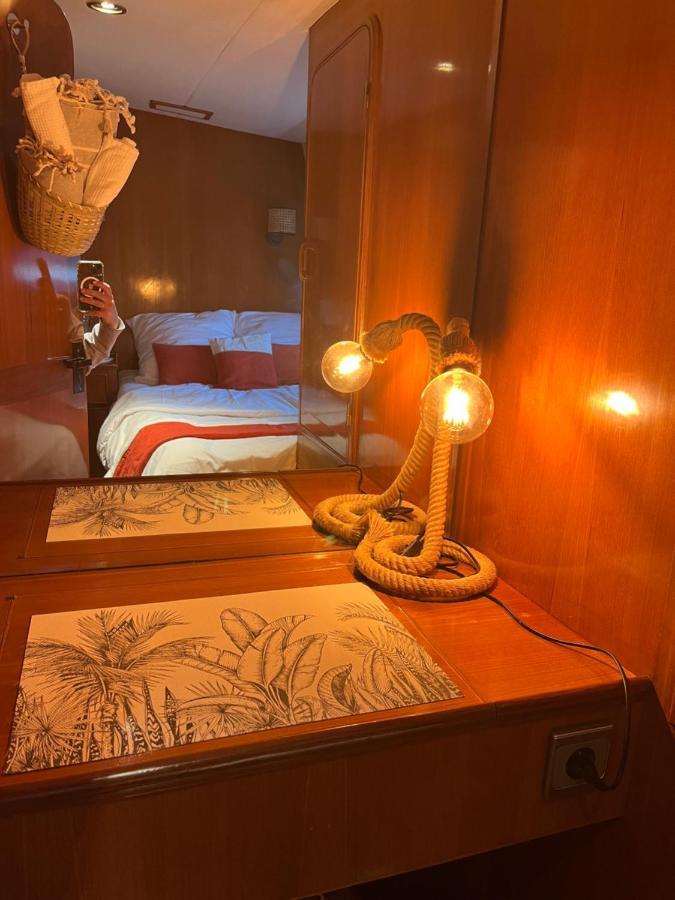 Navi Yacht A Sete, 2 A 8 Couchages, Privatif Botel *