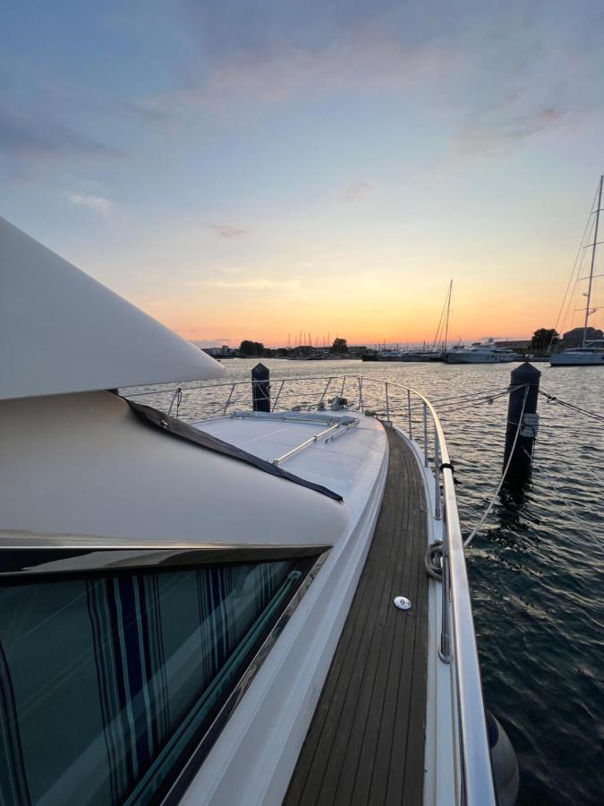 Navi Yacht A Sete, 2 A 8 Couchages, Privatif * Sète