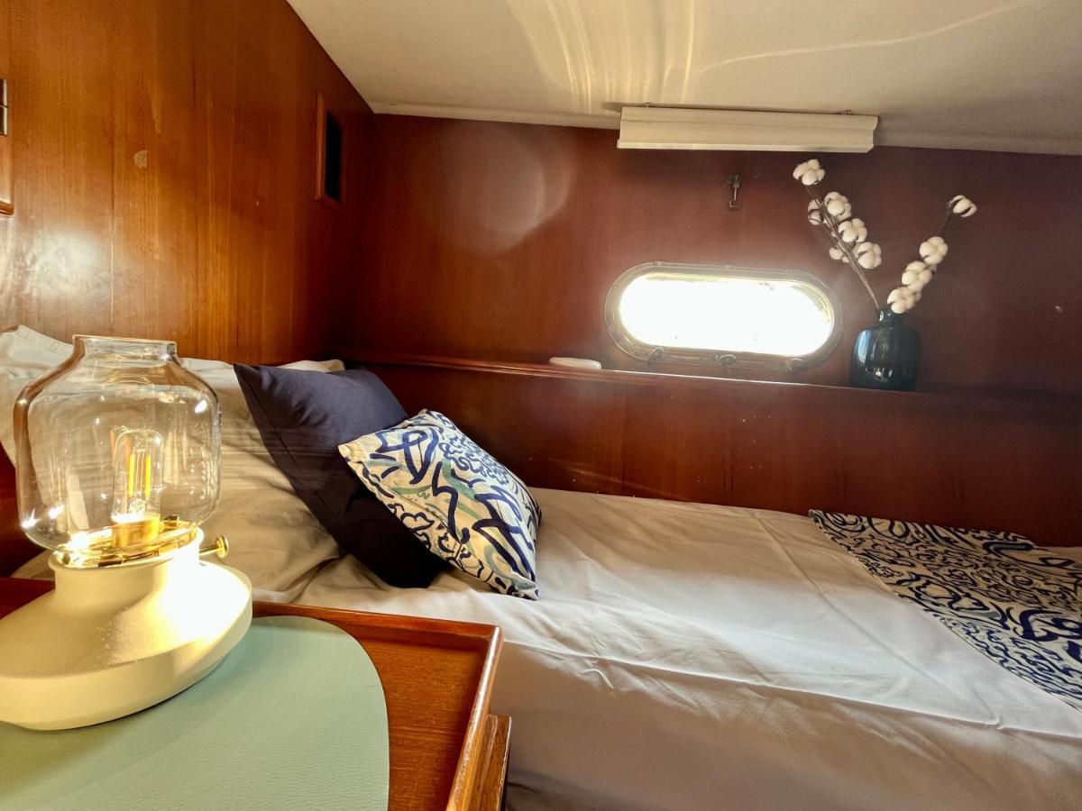 Navi Yacht A Sete, 2 A 8 Couchages, Privatif *