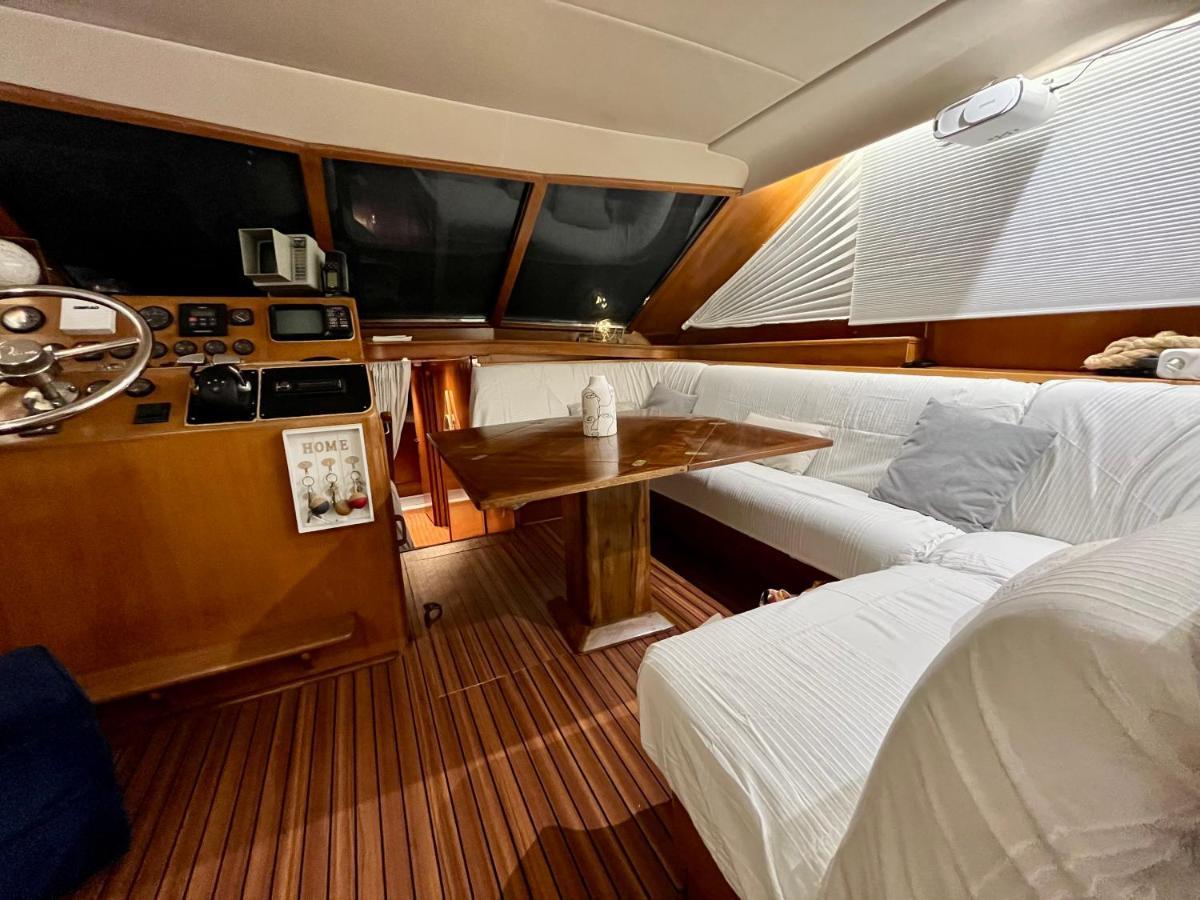 Navi Yacht A Sete, 2 A 8 Couchages, Privatif *