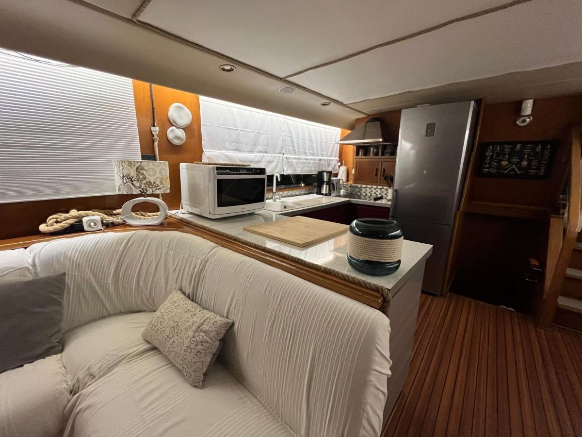 Navi Yacht A Sete, 2 A 8 Couchages, Privatif Botel *